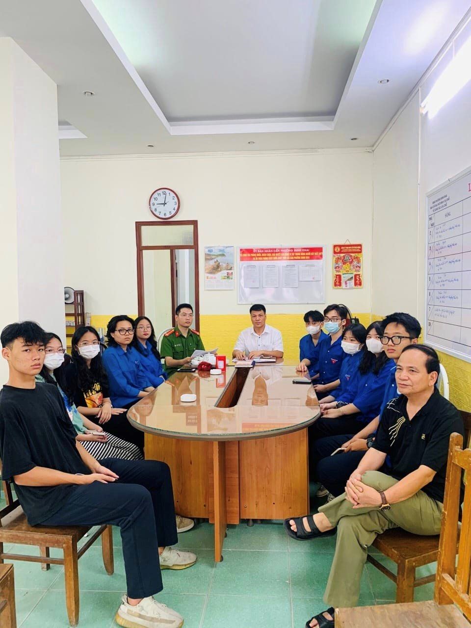 Công trình thanh niên năm 2023 "Tuổi trẻ Hồng Bàng ra quân hỗ trợ người dân kích hoạt định danh điện tử VNeid"