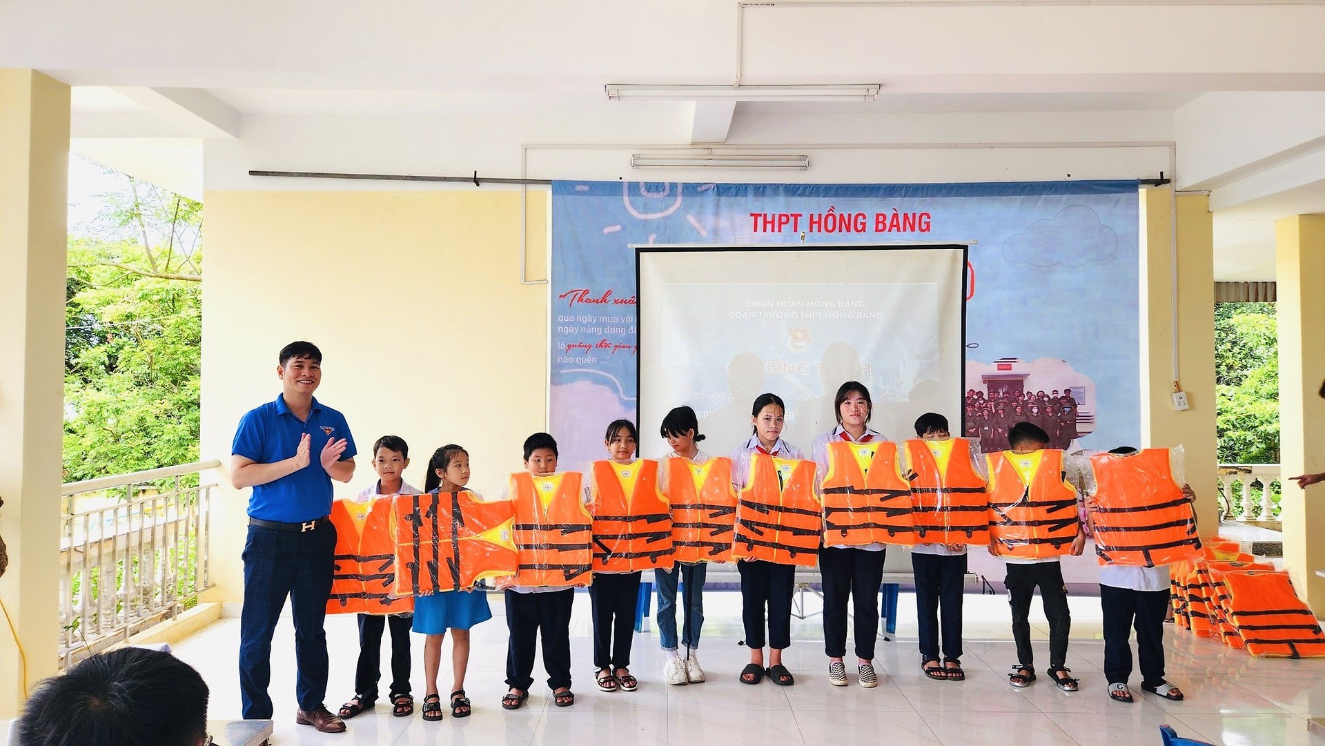 Đoàn TNCS Hồ Chí Minh quận Hồng Bàng tổ chức Chương trình tình nguyện "Vì biển đảo quê hương" năm 2023