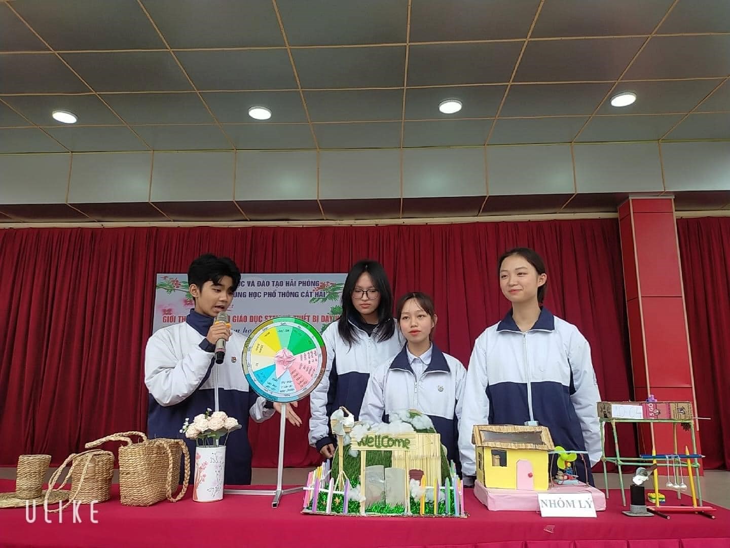 CÂU LẠC BỘ STEM ĐOÀN TRƯỜNG THPT CÁT HẢI VỚI CHUYÊN ĐỀ "GIỚI THIỆU SẢN PHẨM GIÁO DỤC STEM VÀ THIẾT BỊ DẠY HỌC SỐ"