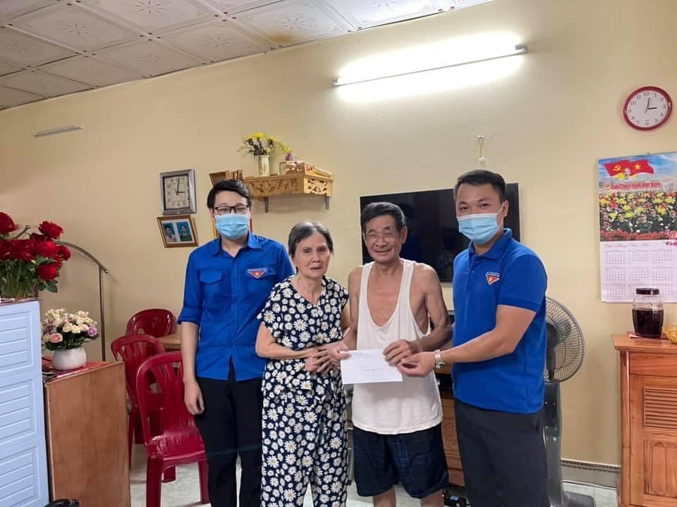 Hỗ trợ gia đình cán bộ chiến sỹ đang công tác nơi biên giới, hải đảo