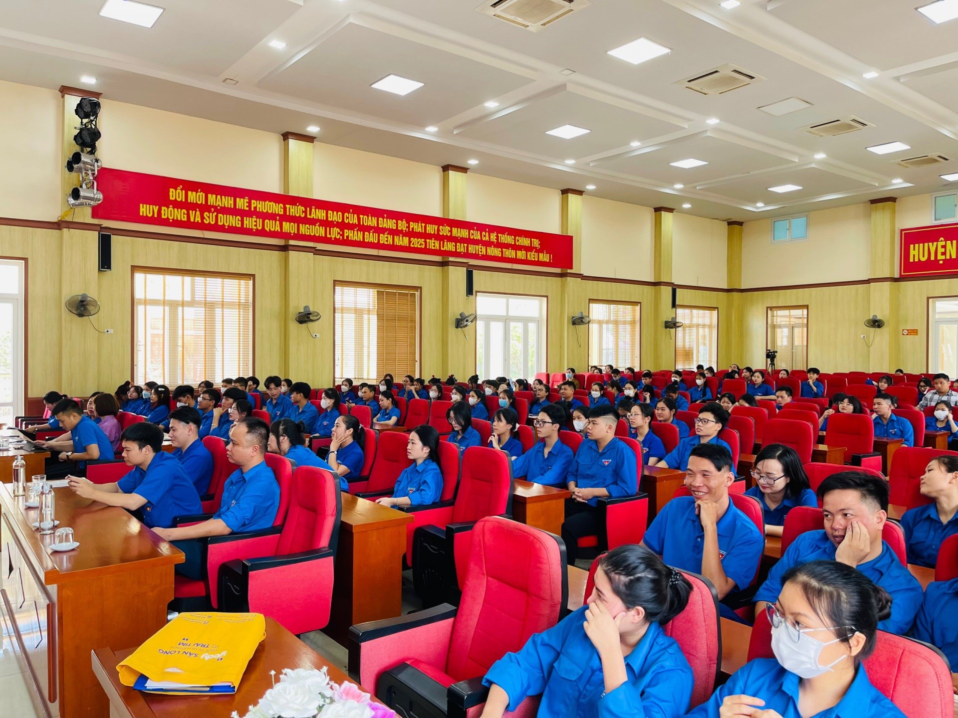 HUYỆN ĐOÀN TIÊN LÃNG - CHUYÊN ĐỀ HỌC TẬP VÀ LÀM THEO TẤM GƯƠNG ĐẠO ĐỨC HỒ CHÍ MINH VỀ PHONG CÁCH QUẦN CHÚNG, DÂN CHỦ, NÊU GƯƠNG