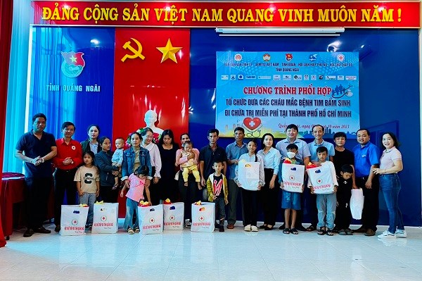 Quảng Ngãi: Đưa 16 trẻ em mắc bệnh tim bẩm sinh đi điều trị miễn phí tại TP.Hồ Chí Minh