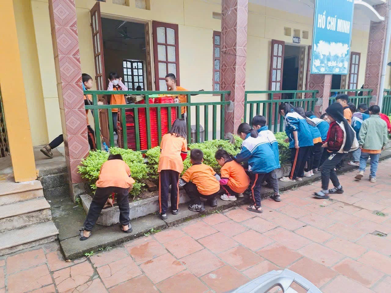 ​LIÊN ĐỘI TRƯỜNG TIỂU HỌC LAI CÁCH THỰC HIỆN HIỆU QUẢ PHONG TRÀO “TIẾNG TRỐNG SẠCH TRƯỜNG”