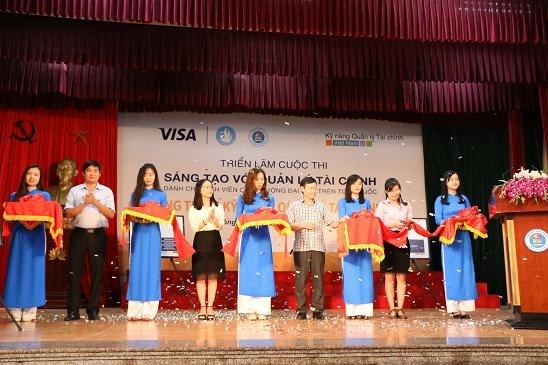 Hội Sinh viên Trường Đại học Hải Phòng: Triển lãm tranh cuộc thi “Sinh viên với kỹ năng Quản lý tài chính năm 2016”