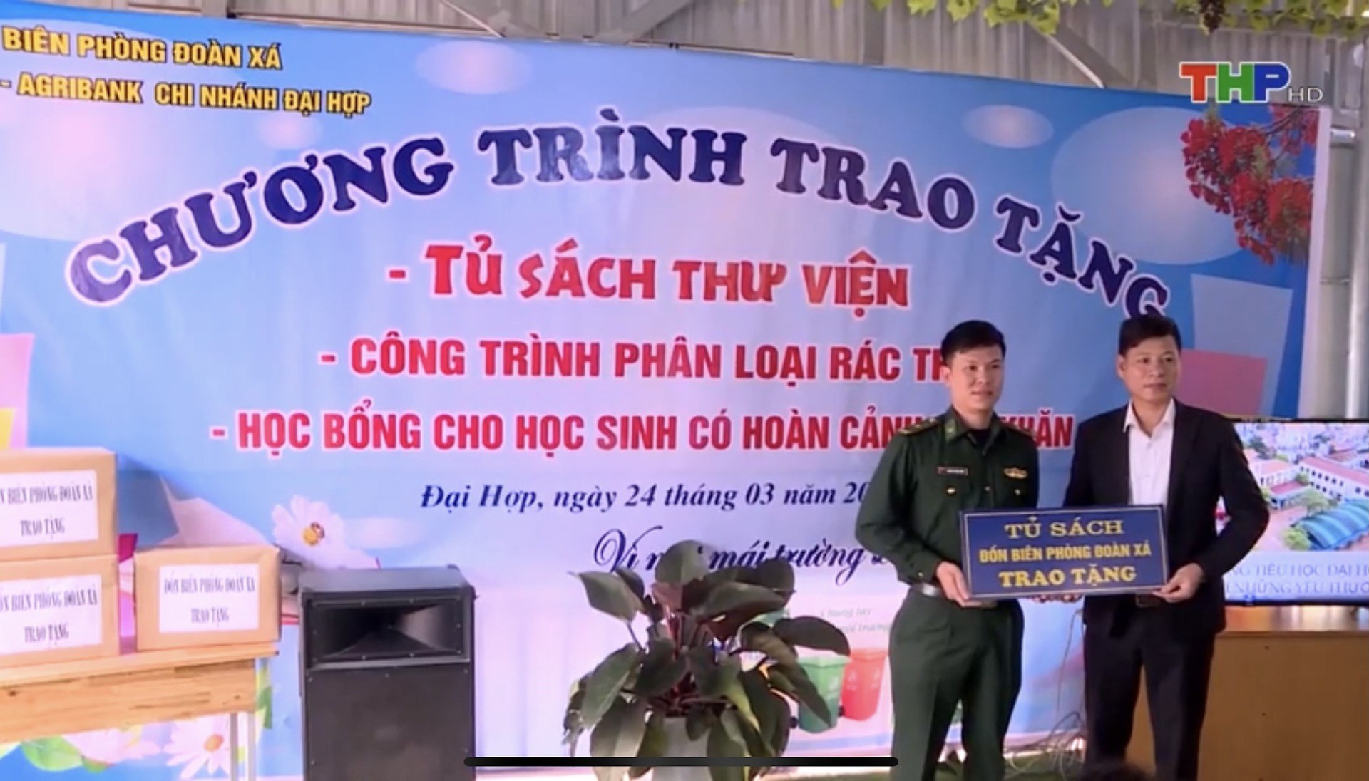 Đoàn Thanh niên Bộ đội Biên phòng Đoàn xá tổ chức trao tặng “Tủ sách thư viện” cho Trường Tiểu học Đại hợp (Kiến Thụy, Hải Phòng).
