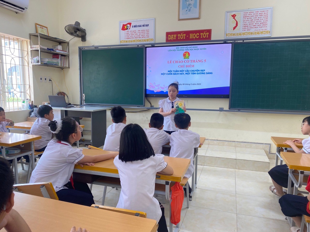Lễ chào cờ tháng 5 với chủ đề "Mỗi tuần một câu chuyện đẹp, một cuốn sách hay, một tấm gương sáng" năm học 2022 - 2023