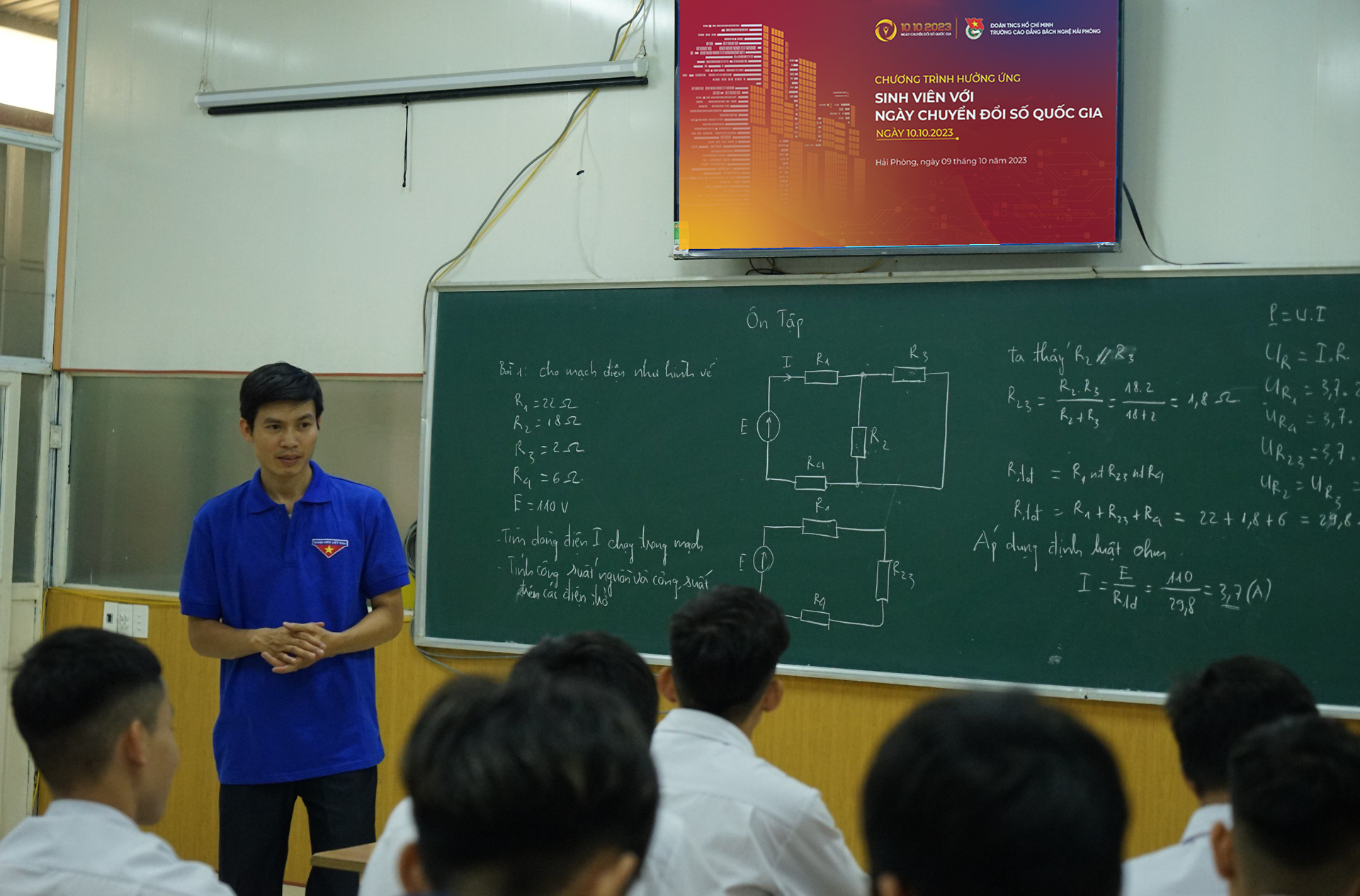 Hưởng ứng Ngày chuyển đổi số Quốc gia 10/10 cho sinh viên Cao đẳng Bách nghệ