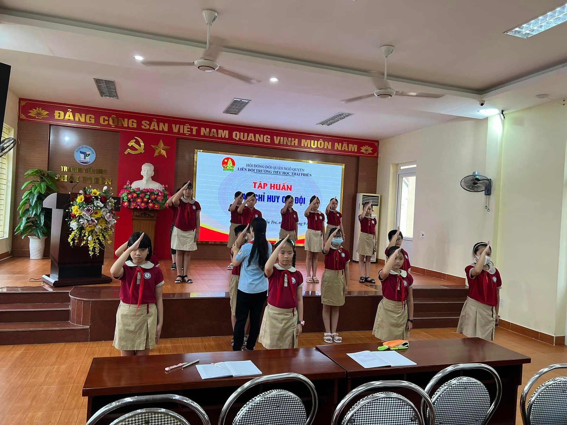 Ban Thường vụ Đoàn - Hội đồng đội Quận Ngô Quyền chỉ đạo 100% các Liên đội tổ chức bồi dưỡng, tập huấn kỹ năng, nghiệp vụ công tác Đội