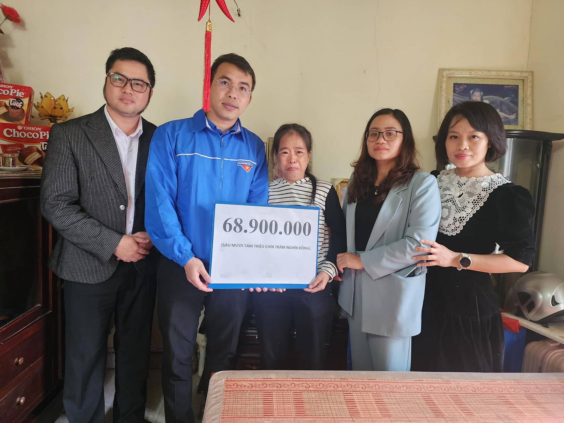 ĐOÀN THANH NIÊN - HỘI SINH VIÊN THĂM HỎI, ĐỘNG VIÊN, HỖ TRỢ SINH VIÊN CÓ HOÀN CẢNH KHÓ KHĂN MẮC BỆNH HIỂM NGHÈO