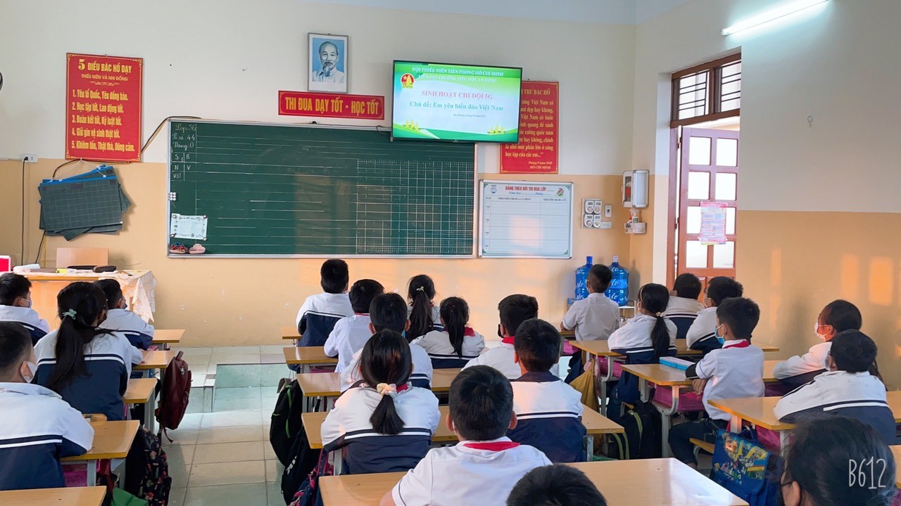 Ban Thường vụ Huyện đoàn chỉ đạo Liên đội Tiểu học An Hồng tổ chức Chuyên đề "Em yêu biển đảo Việt Nam", tìm hiểu về chủ quyền biển đảo trước khi tham quan thực tế tại Lữ đoàn Công binh 131  Hải quân đóng quân trên địa bàn xã An Hồng