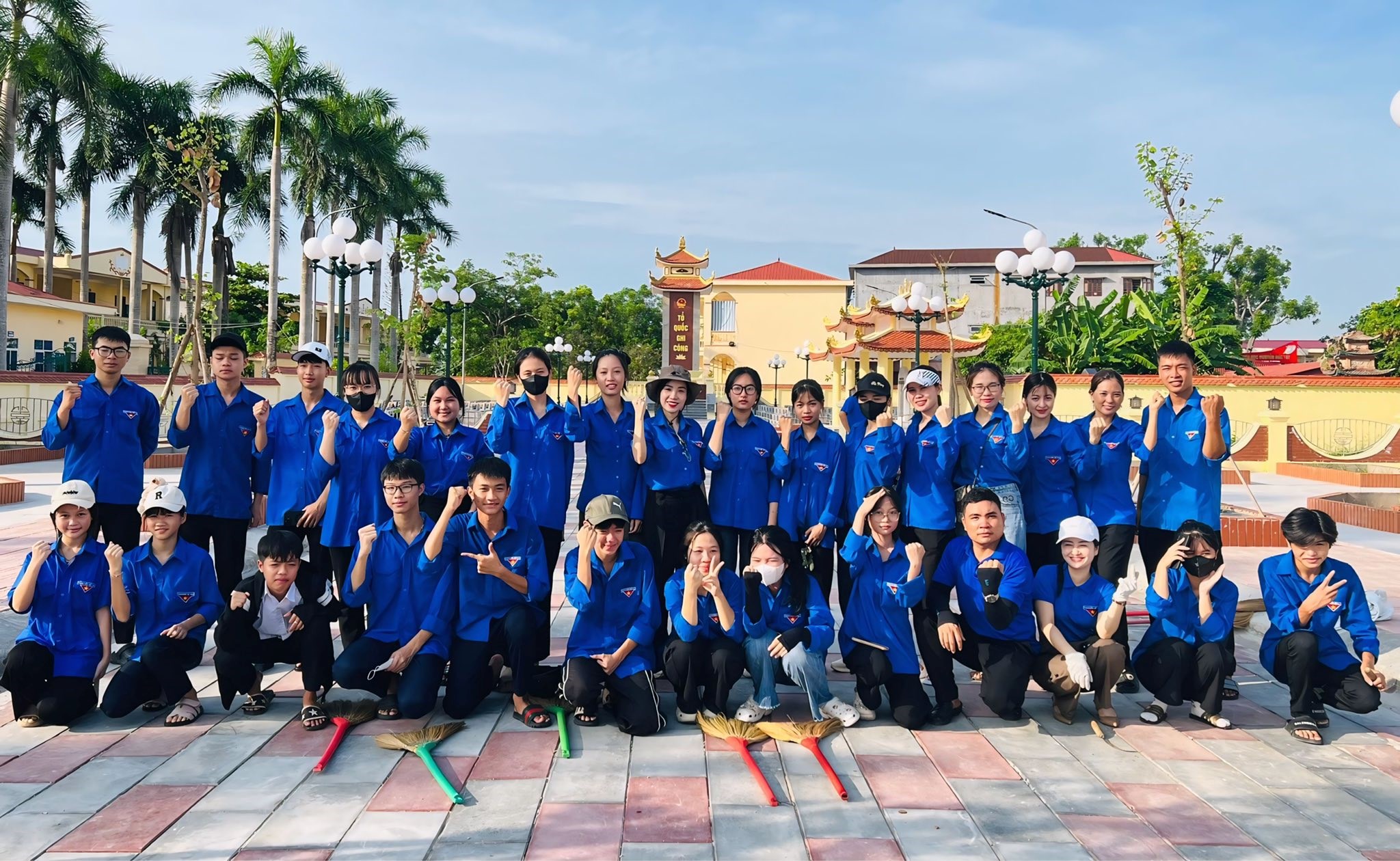 TUỔI TRẺ AN HƯNG RA QUÂN NGÀY CHỦ NHẬT XANH NGÀY 20/7/2025 – PHÒNG CHỐNG RÁC THẢI NHỰA - CHUNG TAY XÂY DỰNG NÔNG THÔN MỚI