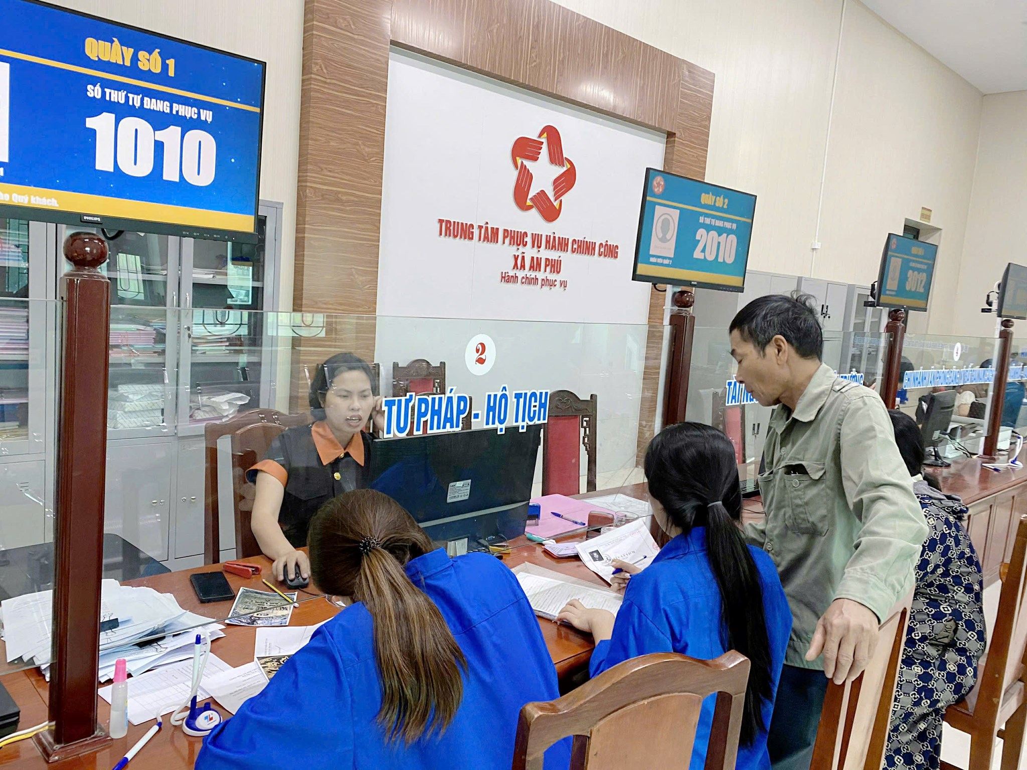 An Phú: Duy trì đội hình hỗ trợ người dân tại bộ phận ""một cửa"