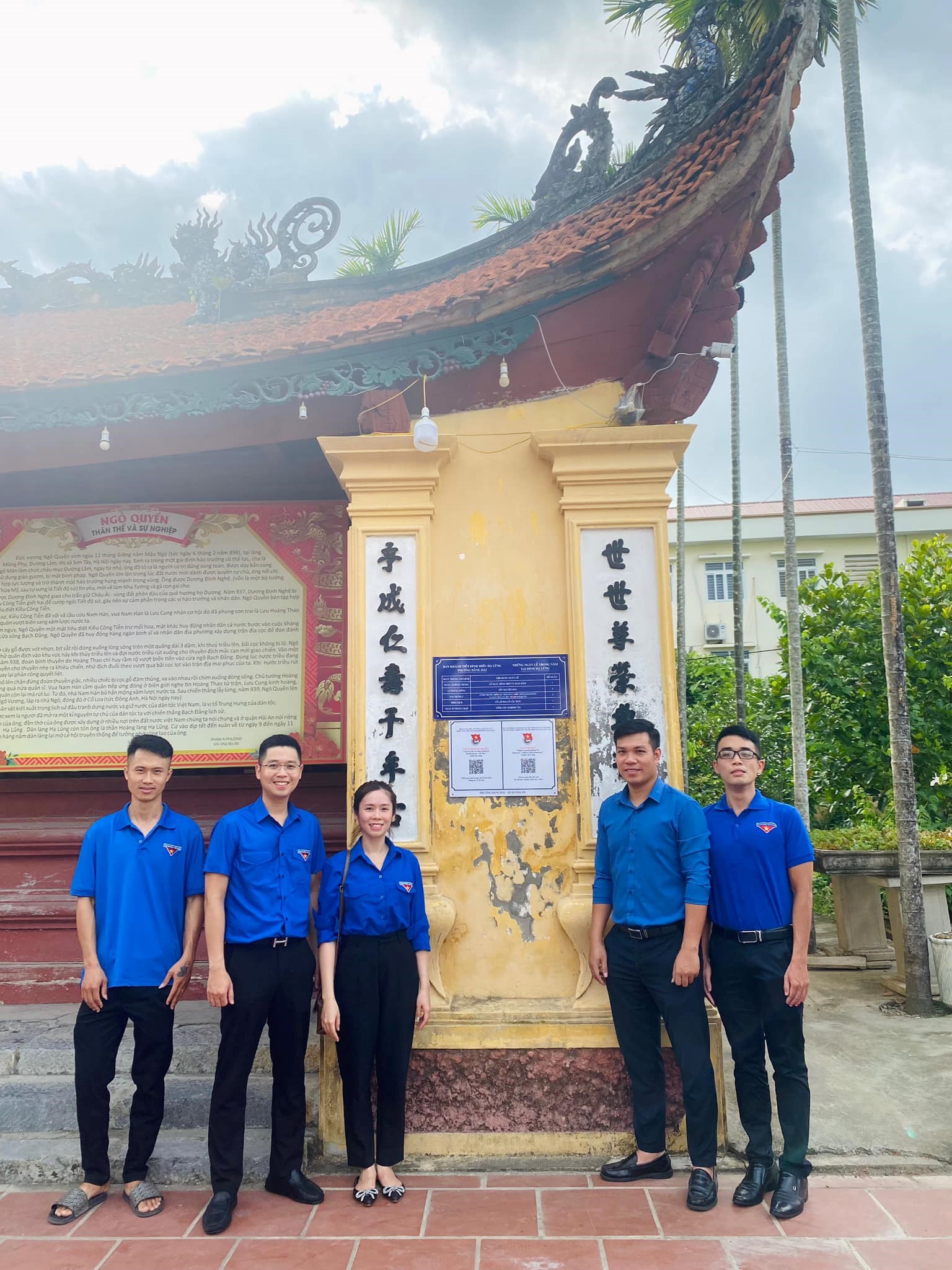 Đoàn phường Đằng Hải cùng Chi đoàn Văn phòng Tổng công ty Bảo đảm an toàn hàng hải miền Bắc (đơn vị kết nghĩa) tổ chức gắn biển QR-code tại 2 di tích lịch sử cấp Quốc gia trên địa bàn phường : Đình Hạ Lũng và Miếu Hạ Lũng.