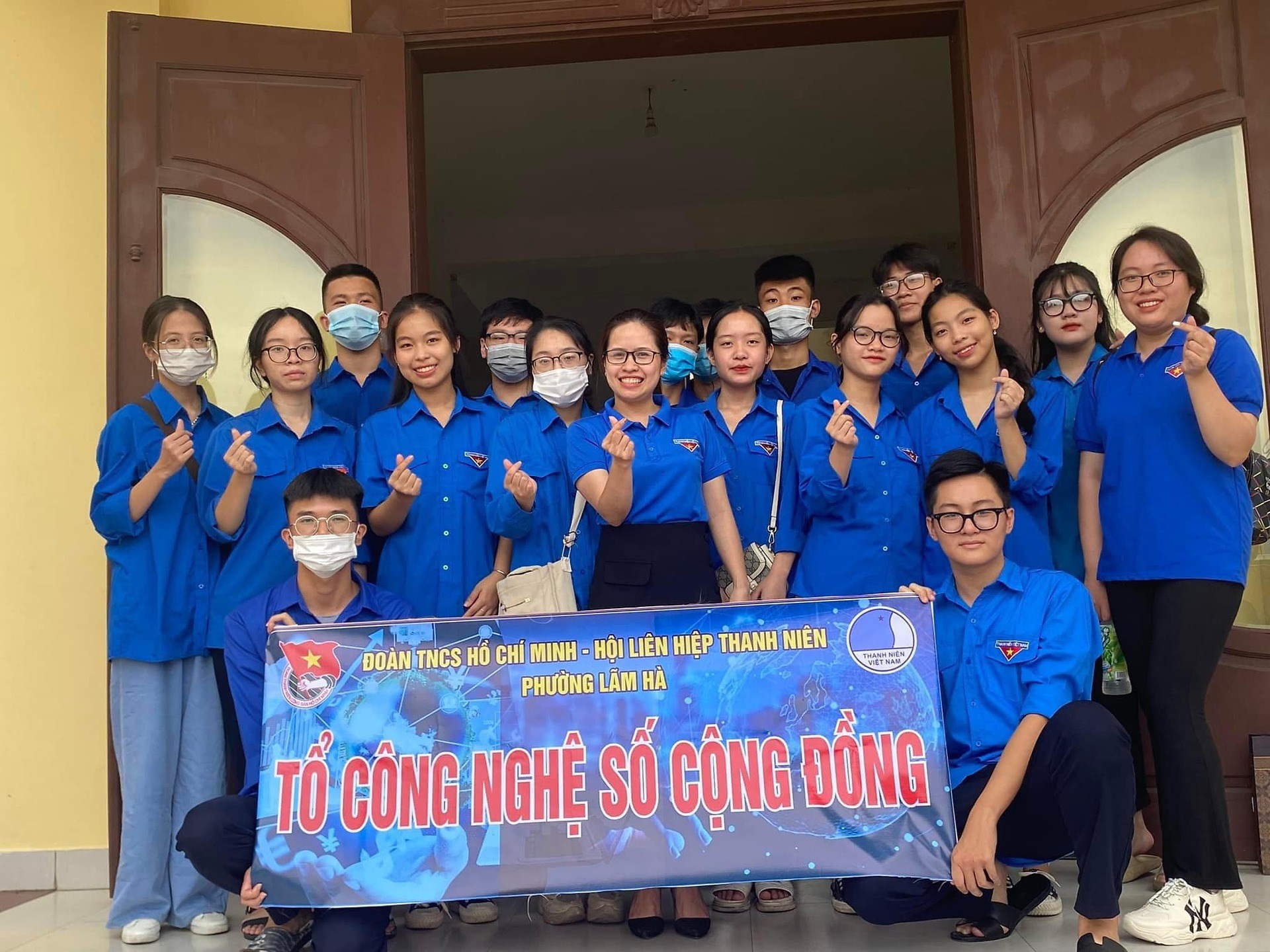 Quận Kiến An: Đoàn Thanh niên quận ra quân tuyên truyền, hỗ trợ nhân dân sử dụng dịch vụ công gắn với phong trào "3 trách nhiệm"