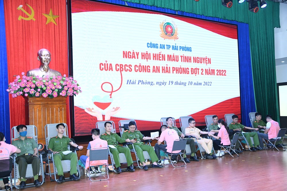 CBĐV CATP sôi nổi tham gia hiến máu tình nguyện