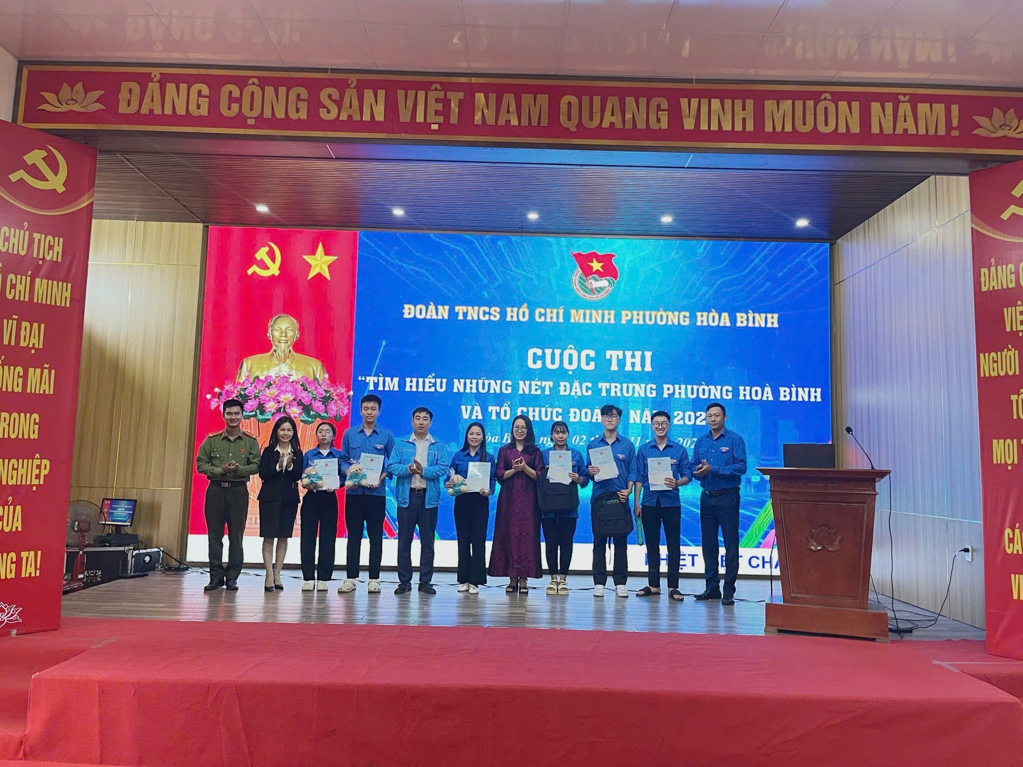 Đoàn phường Hòa Bình tổ chức Chuyên đề " Tìm hiểu về chuyển đổi số và ứng dụng công nghệ AI " , tổ chức cuộc thi trực tuyến " Tìm hiểu những nét đặc trưng phường Hòa Bình và tổ chức Đoàn " năm 2025
