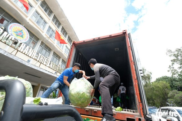 Thanh niên Lâm Đồng gửi 115 tấn rau đến vùng dịch