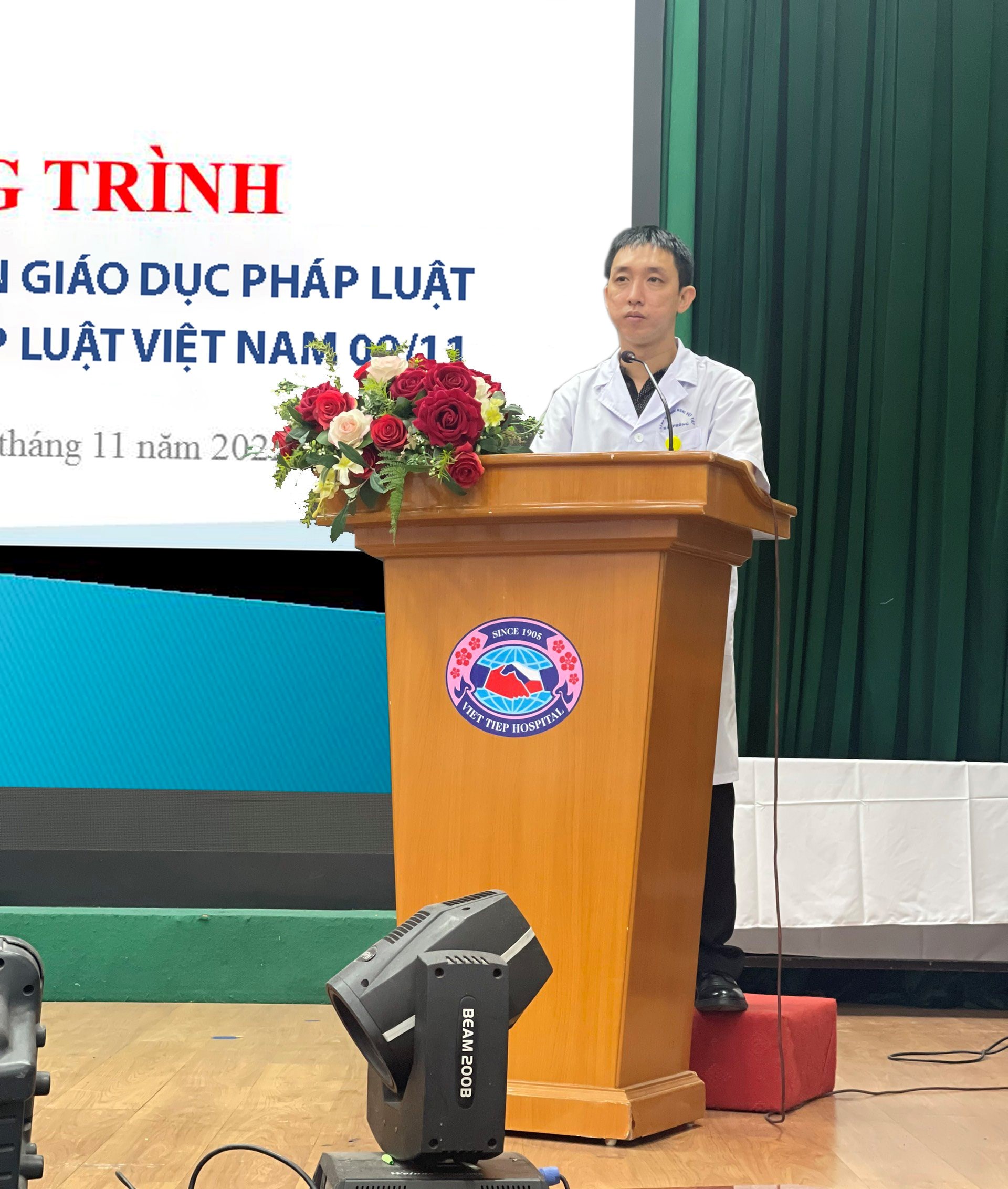 Đoàn Thanh niên Bệnh viện Hữu nghị Việt Tiệp tổ chức chương trình "Tuyên truyền, phổ biến giáo dục pháp luật - Hưởng ứng ngày pháp luật Việt Nam 09/11"