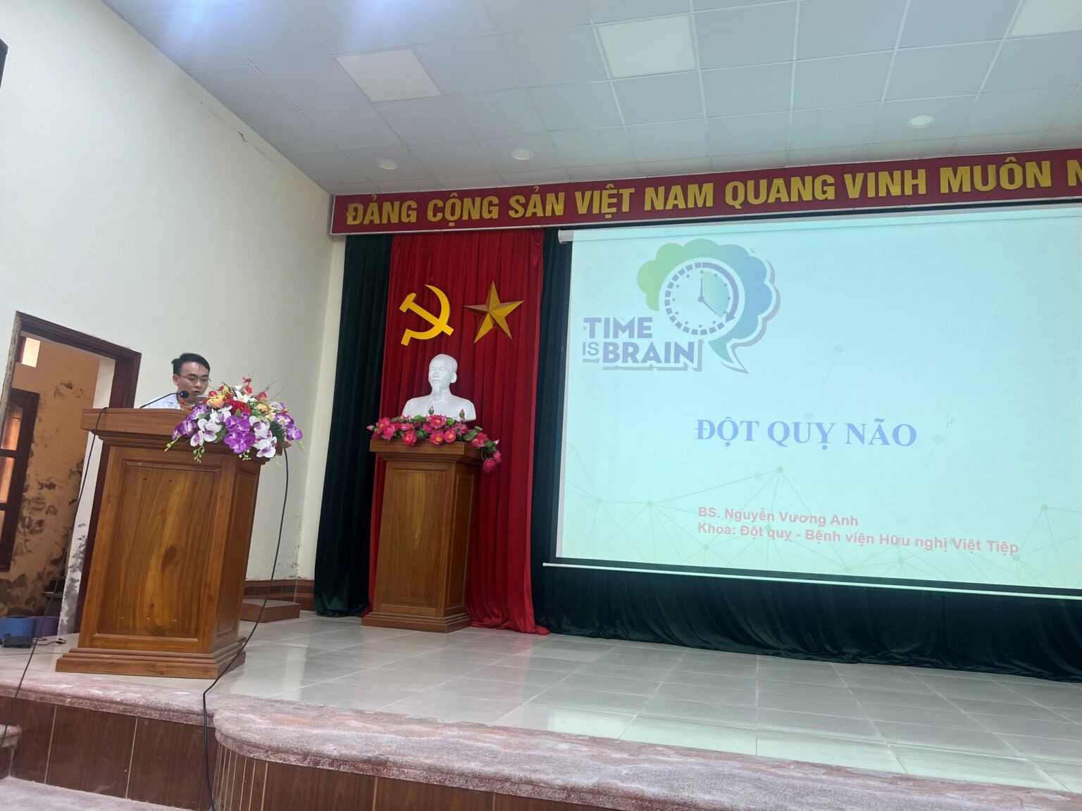 Đoàn Thanh niên Bệnh viện Hữu nghị Việt Tiệp phối hợp cùng LHPN Quận Đồ Sơn tổ chức buổi hướng dẫn, tập huấn sơ cấp cứu đột quỵ