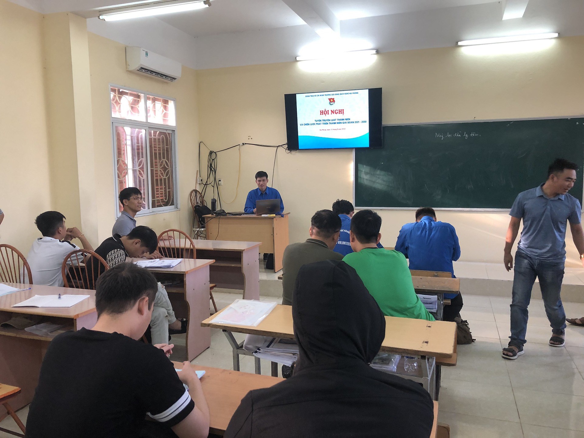 Đoàn thanh niên trường Cao đẳng Bách Nghệ tổ chức Hội nghị tuyên truyền luật thanh niên và chiến lược phát triển thanh niên giai đoạn 2021 - 2030