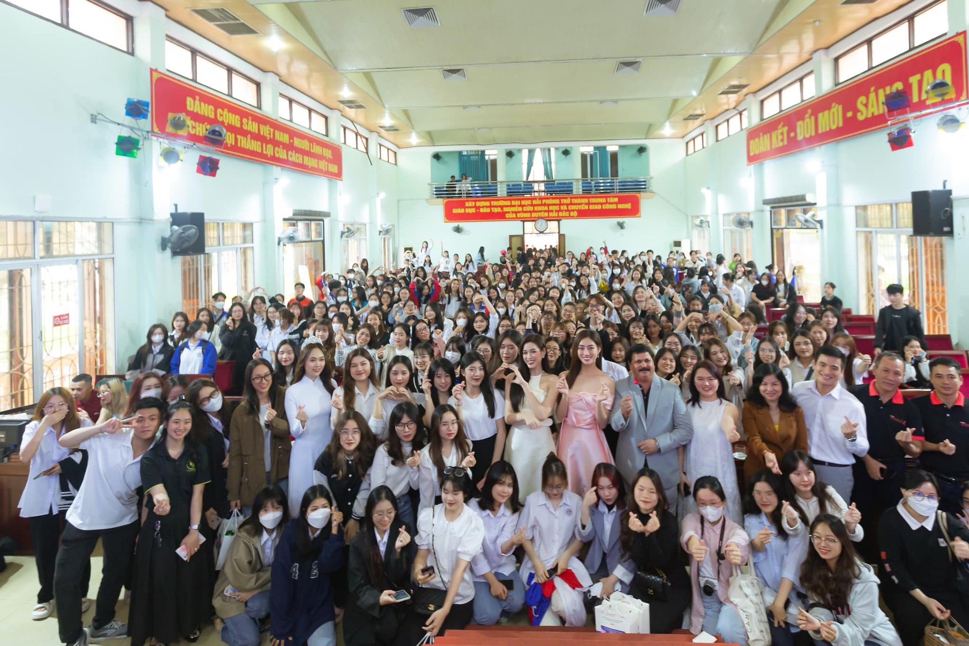 TALKSHOW "CHO & NHẬN" CÙNG MISS WORLD VIETNAM