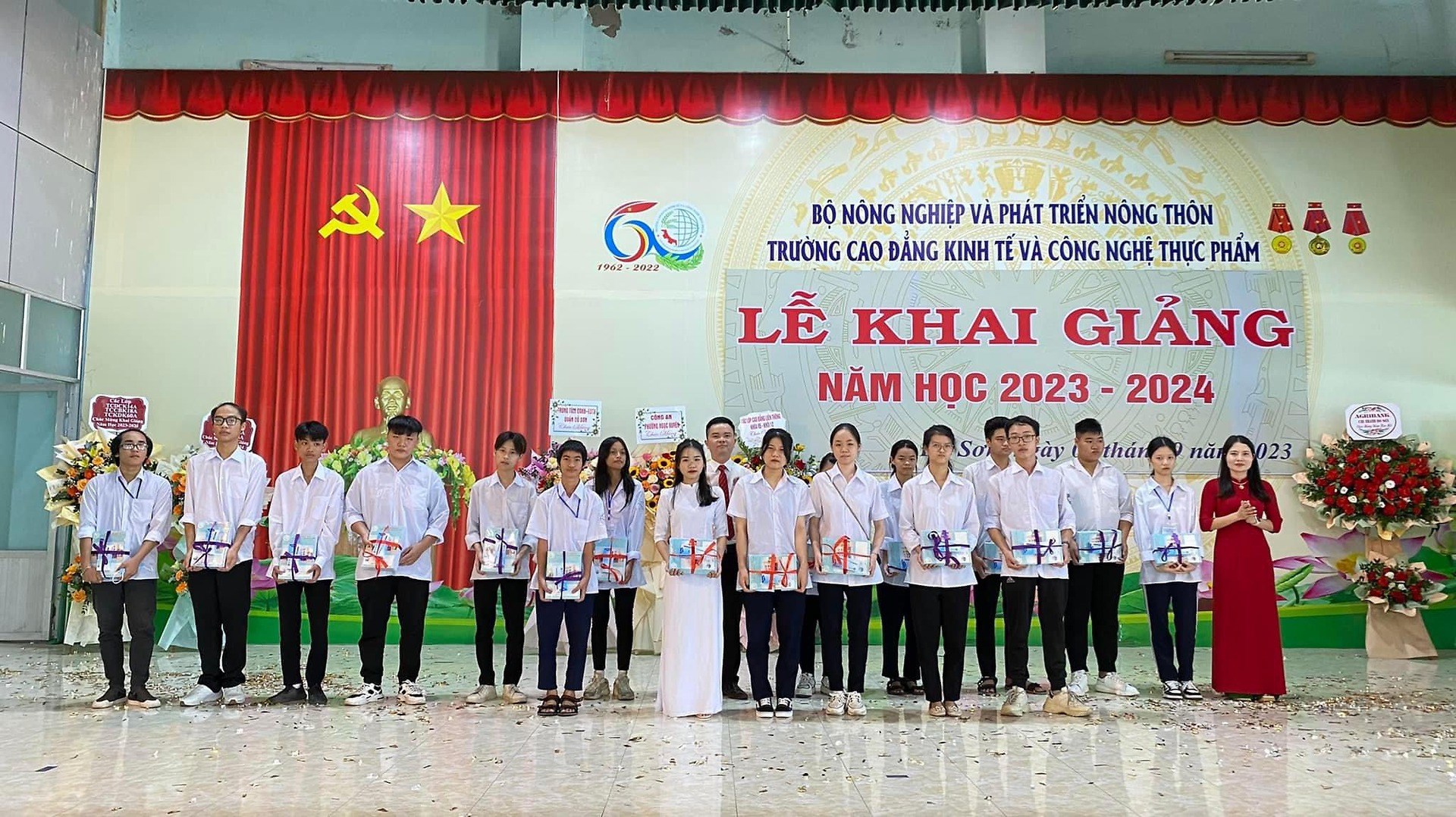 Đoàn Trung tâm GDNN&GDTX quận tổ chức Lễ tri ân và trưởng thành cho học sinh lớp 12, năm học 2022-2023
