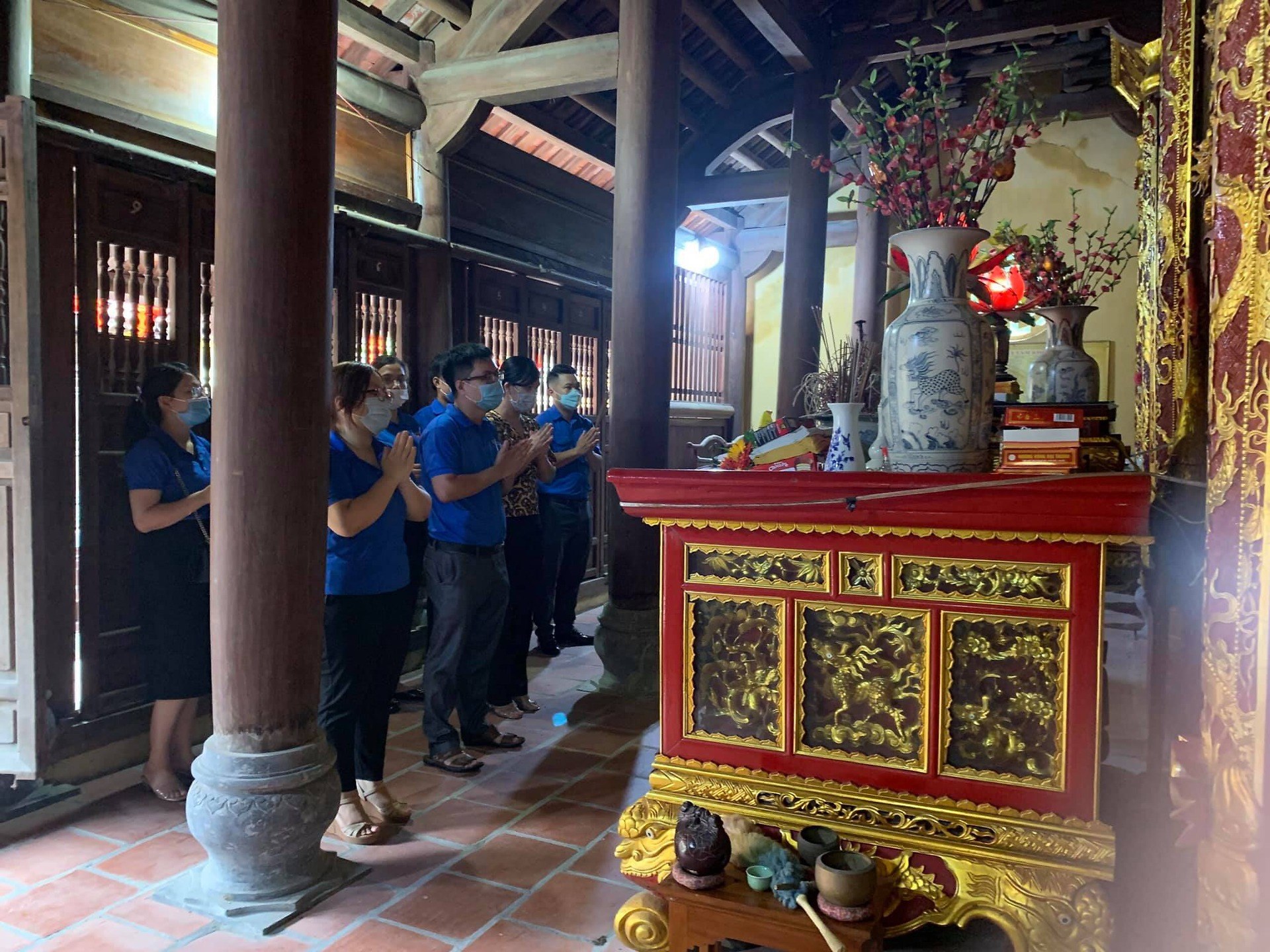 Tổ chức Hành trình Tôi yêu Tổ quốc tôi đến với các địa chỉ đỏ.