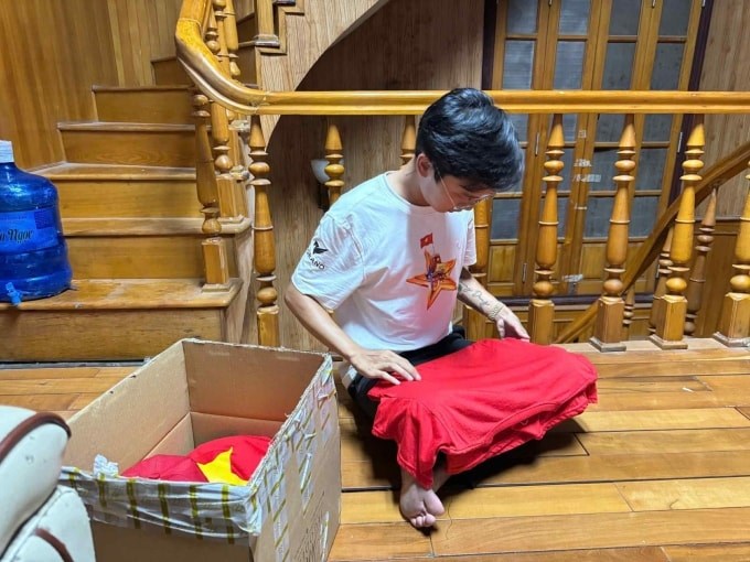 Góp áo, cờ đỏ sao vàng tặng trẻ vùng cao sau Quốc khánh