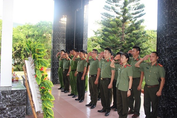 Chương trình tình nguyện "Hướng về biển đảo quê hương" năm 2022