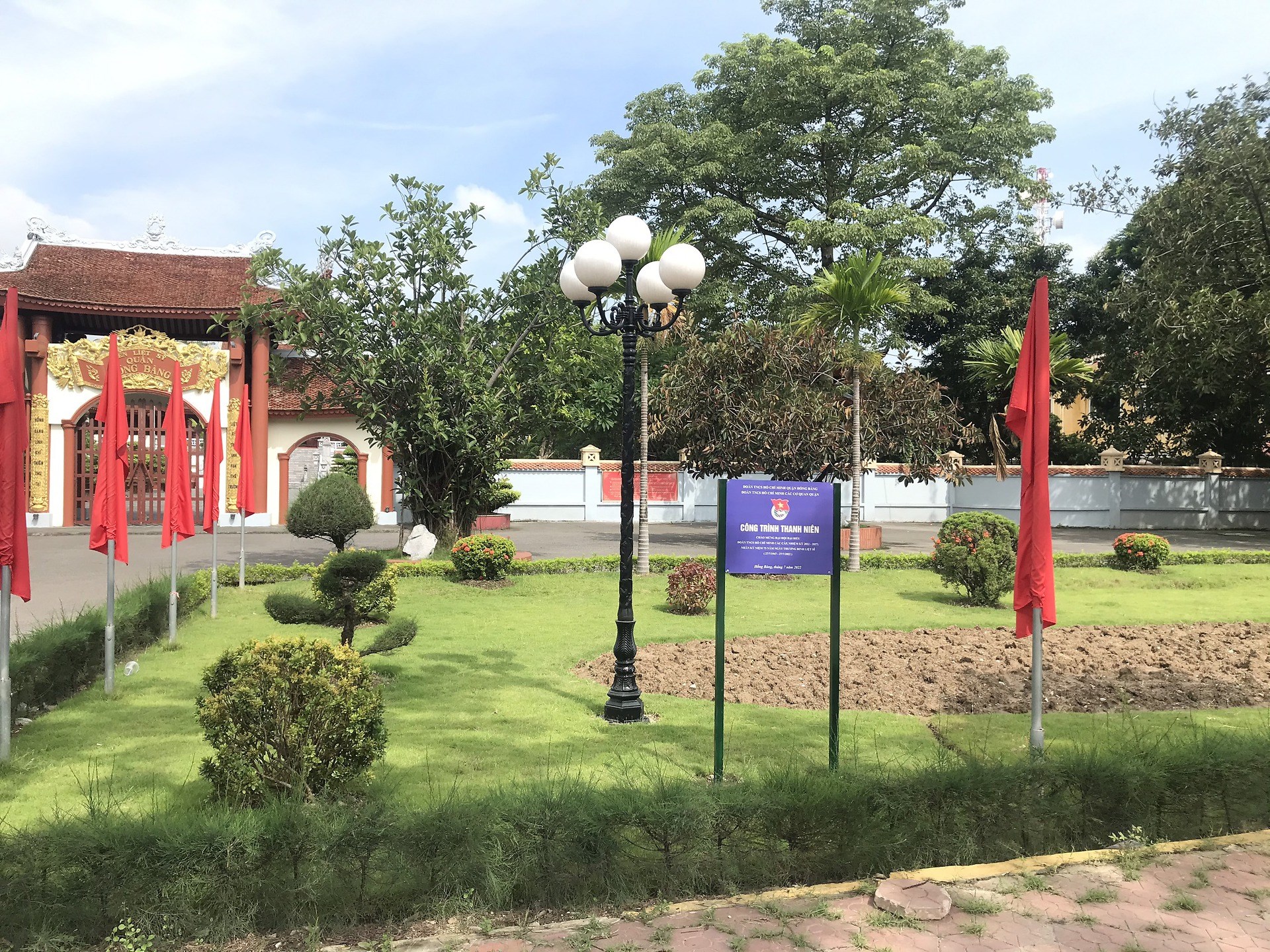 CÔNG TRÌNH THANH NIÊN HỒNG BÀNG- CẢI TẠO BỒN CÂY THAY HOA MƯỜI GIỜ