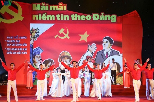 GIÚP ĐOÀN VIÊN, THANH NIÊN "VỮNG TƯ TƯỞNG, CHUẨN NHẬN THỨC"