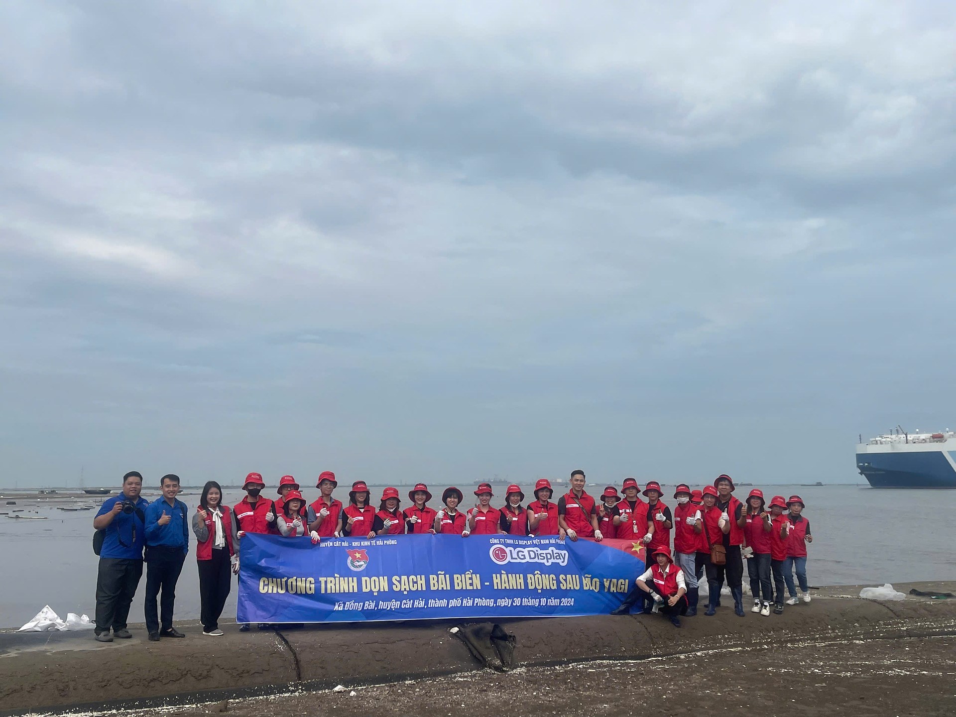 CHƯƠNG TRÌNH DỌN SẠCH BÃI BIỂN – HÀNH ĐỘNG SAU BÃO YAGI