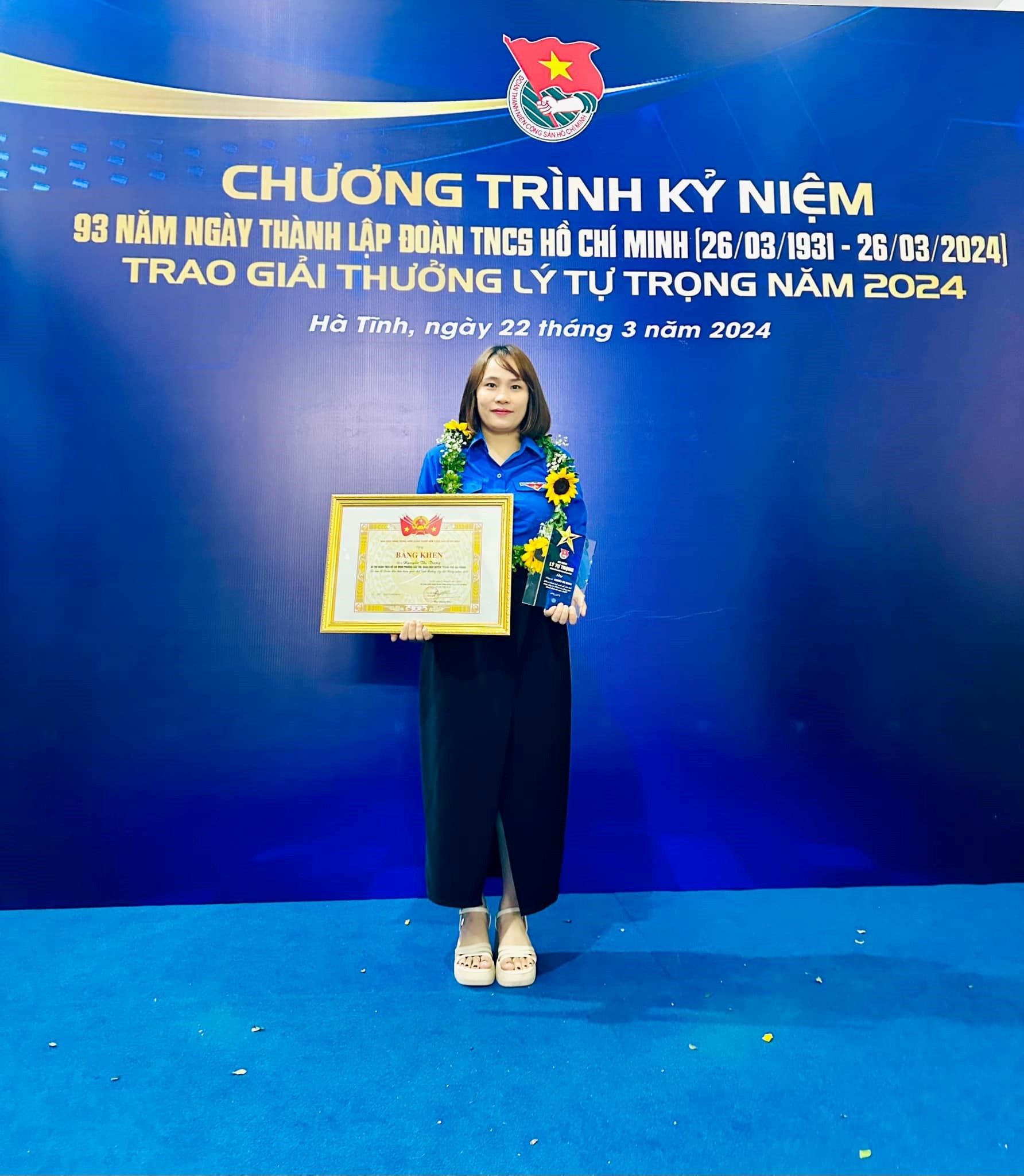 Tấm gương Đồng chí Bí thư Đoàn phường gương mẫu học tập và làm theo tư tưởng, đạo đức, phong cách Hồ Chí Minh vinh dự nhận giải thưởng Lý tự trọng