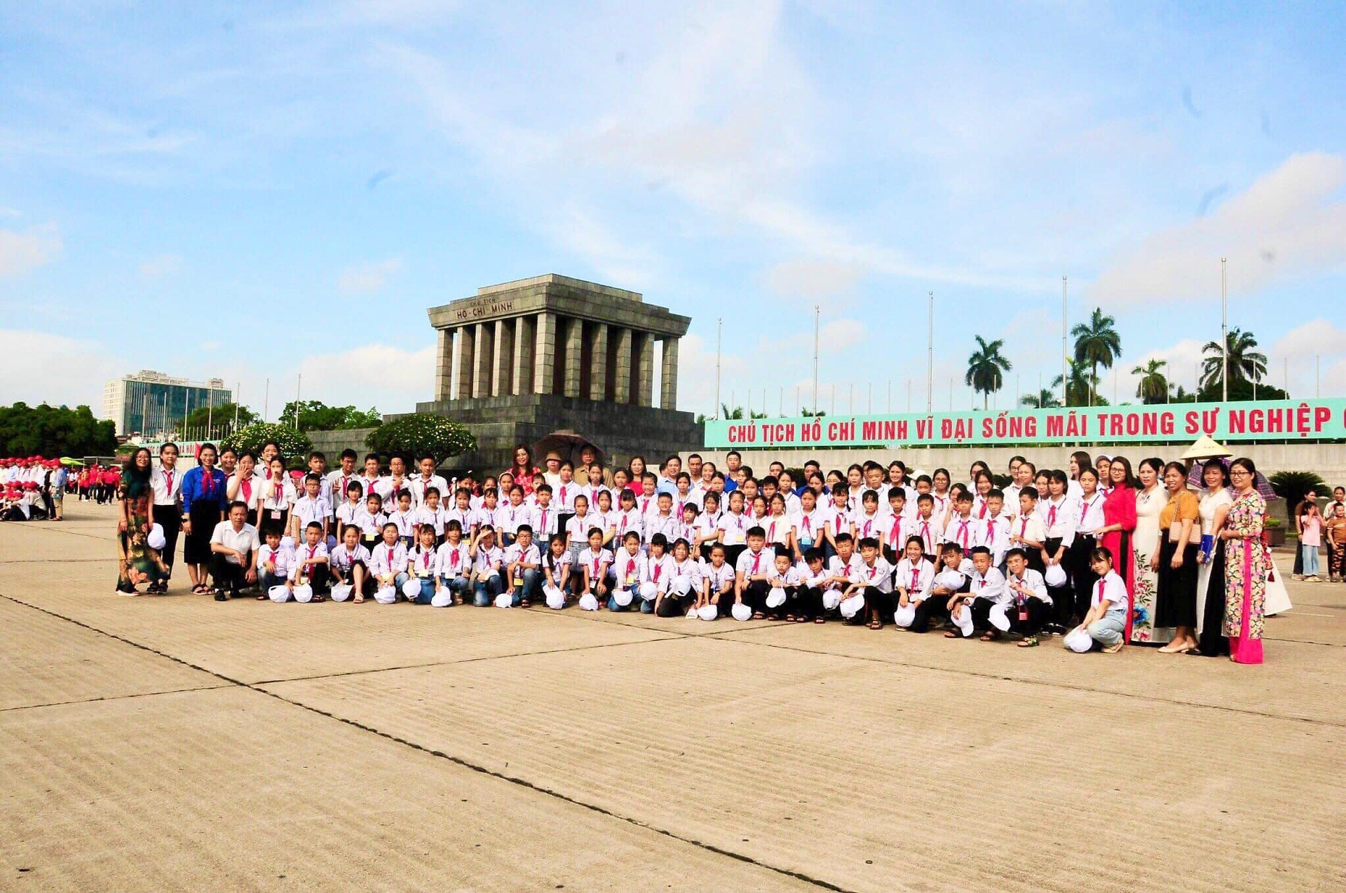 Huyện đoàn Vĩnh Bảo tổ chức Hành trình đến với Bảo tàng Hồ Chí Minh