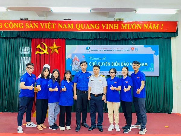 Đoàn trường Đại học Quản lý và Công nghệ Hải Phòng tổ chức học tập chuyên đề “Chủ quyển biển đảo Việt Nam”