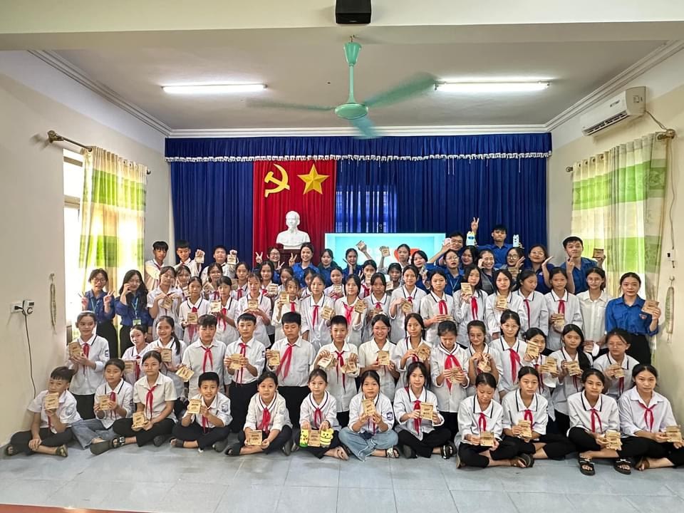 Sinh hoạt chính trị:"nhớ về Bác lòng ta trong sáng hơn"