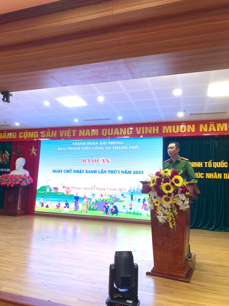 Tuổi trẻ Công an thành phố đồng loạt ra quân “Ngày Chủ nhật xanh” lần thứ I năm 2025