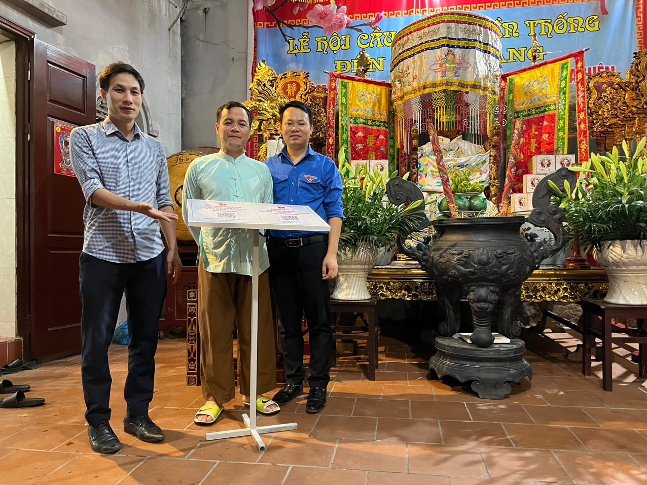 Ra mắt công trình thanh niên chuyển đối số Gắn mã QR tại Đền Vạn Ngang - Đồ Sơn
