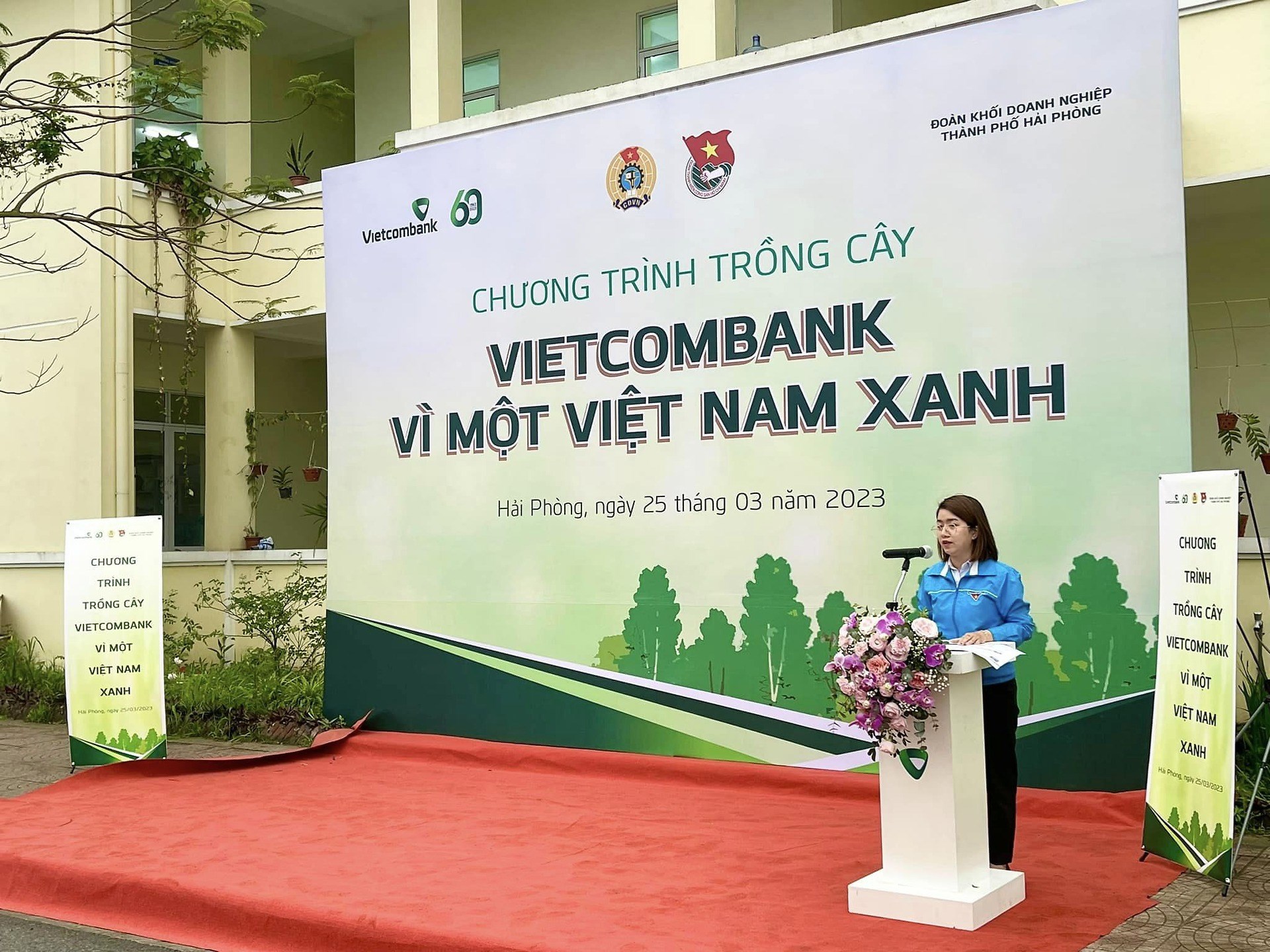 CHƯƠNG TRÌNH TRỒNG CÂY VIETCOMBANK - " VÌ MỘT VIỆT NAM XANH"