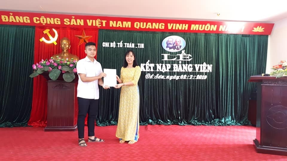 Đoàn viên trẻ nhiệt tình, hăng hái công tác Đoàn được đứng trong hàng ngũ của Đảng