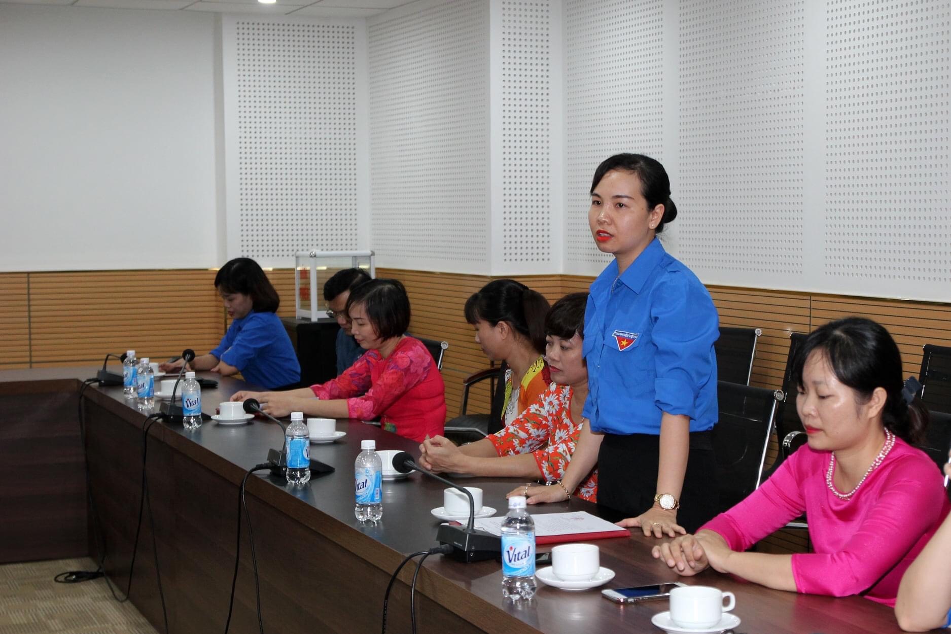 Sinh hoạt chi đoàn tháng 3 theo chủ đề với chủ điểm "Tự hào Đoàn TNCS Hồ Chí Minh".