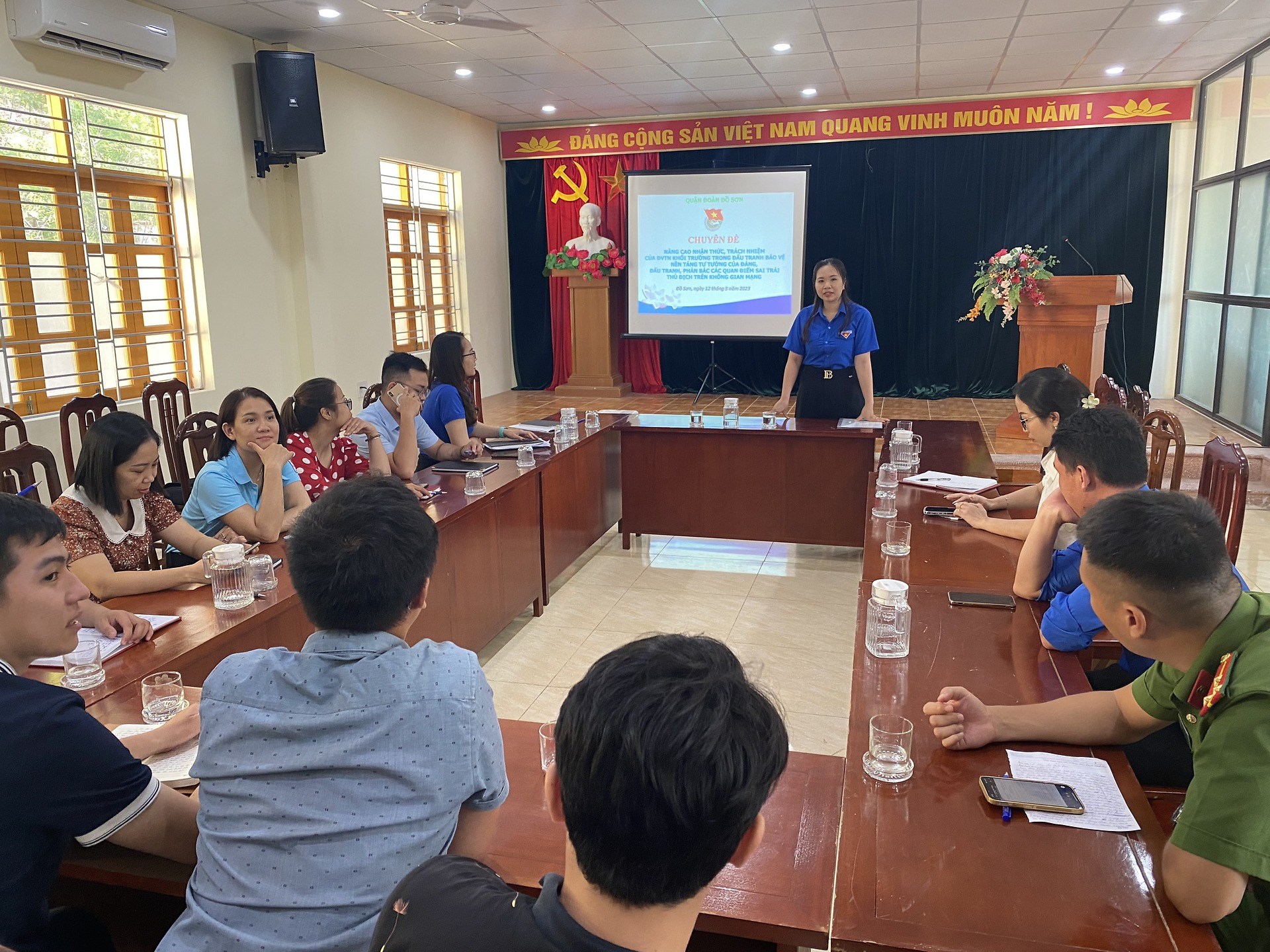Quận Đoàn Đồ Sơn tổ chức học tập chuyên đề nâng cao nhận thức, trách nhiệm của ĐVTN Khối trường trong đấu tranh bảo vệ nền tảng tư tưởng của Đảng, đấu tranh phản bác các quan điểm sai trái, thù địch trên không gian mạng