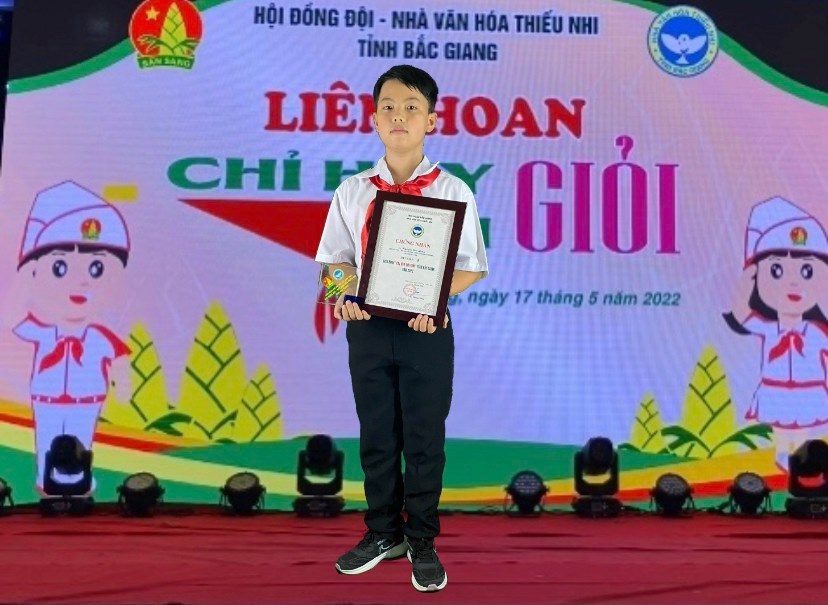 Tấm gương sáng trong học tập và làm theo tấm gương đạo đức Hồ Chí Minh