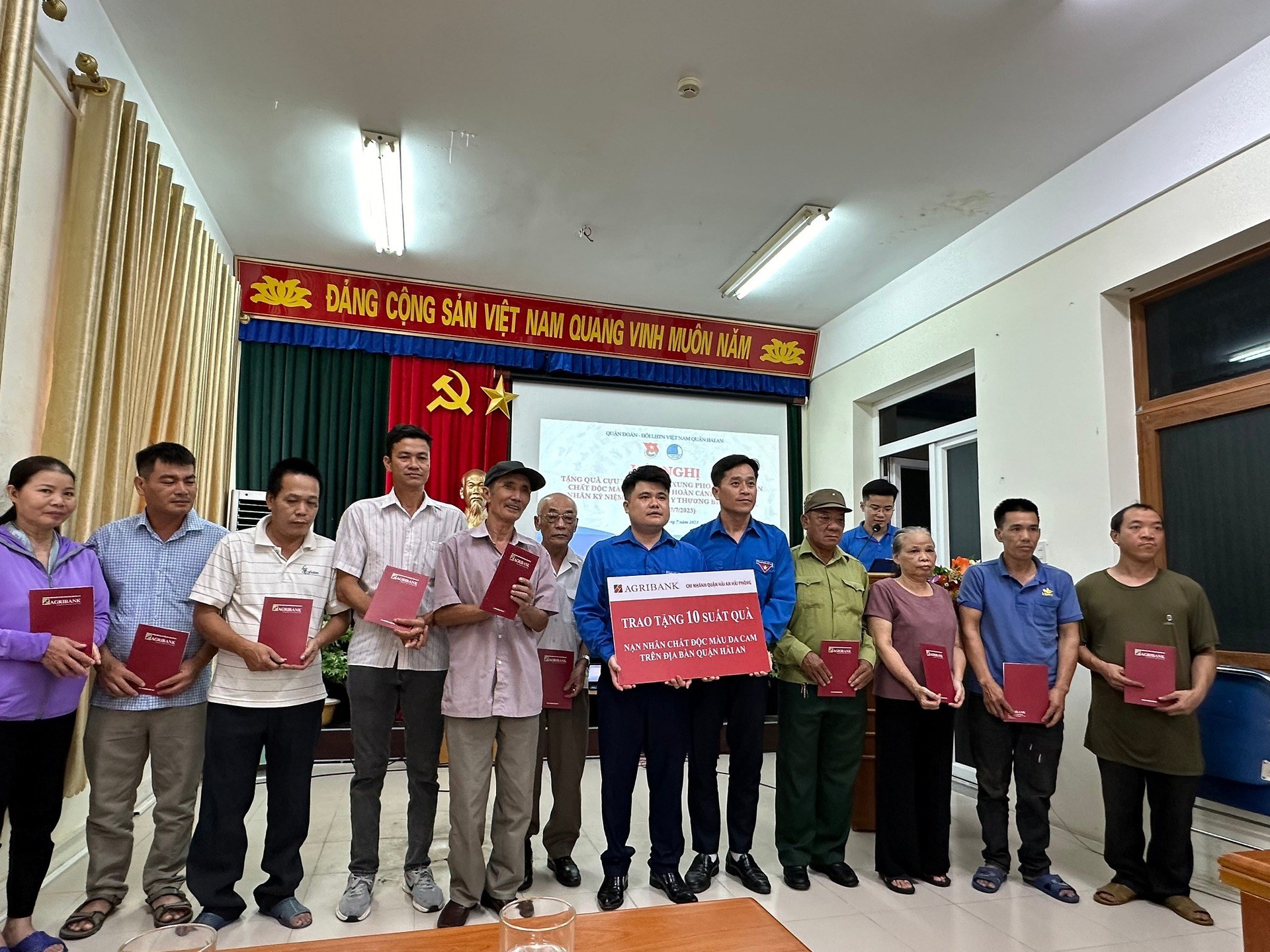 Quận đoàn - Hội LHTN Việt Nam quận Hải An: Hội nghị tiếp xúc, tặng quà Cựu thanh niên xung phong, nạn nhân chất độc màu da cam có hoàn cảnh khó khăn nhân kỉ niệm 76 năm ngày Thương binh, liệt sĩ (27/7/1947 - 27/7/2023)