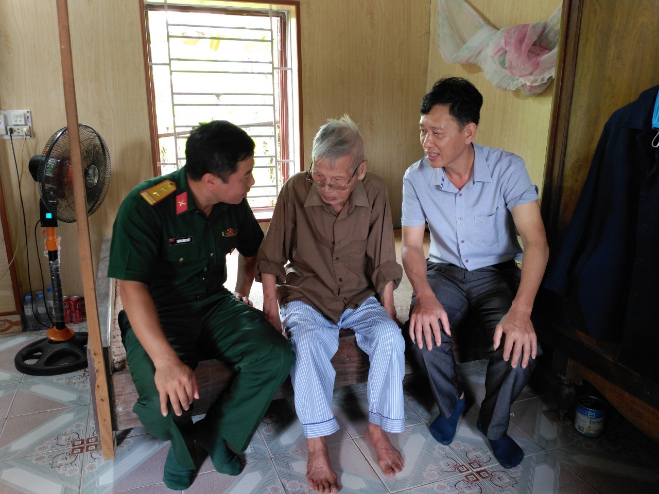 Sáng mãi đạo lý "Uống nước nhớ nguồn" của Đoàn thanh niên Bộ CHQS thành phố Hải Phòng