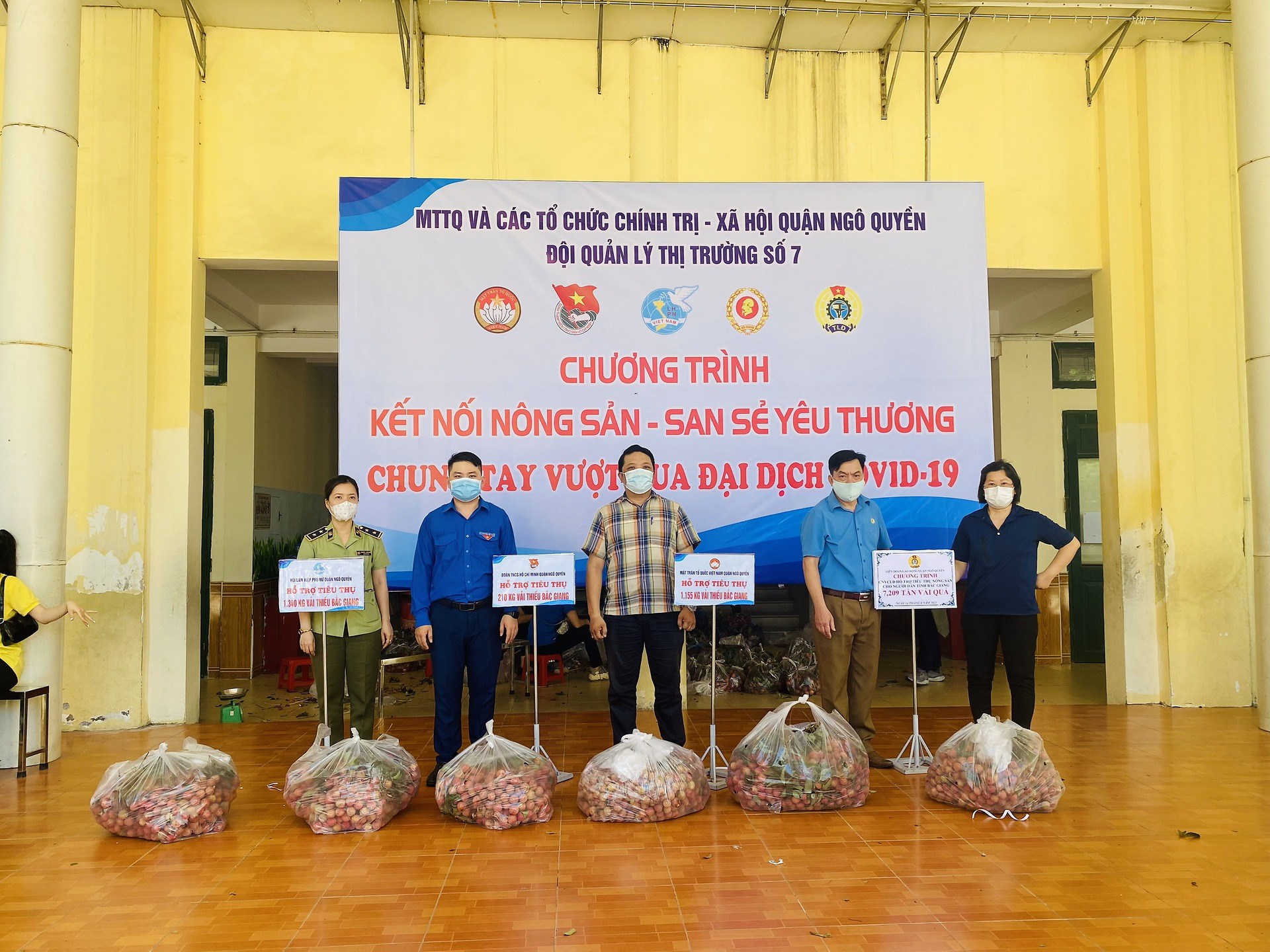Quận Đoàn Ngô Quyền hỗ trợ tiêu thụ 10 vấn vải Bắc Giang