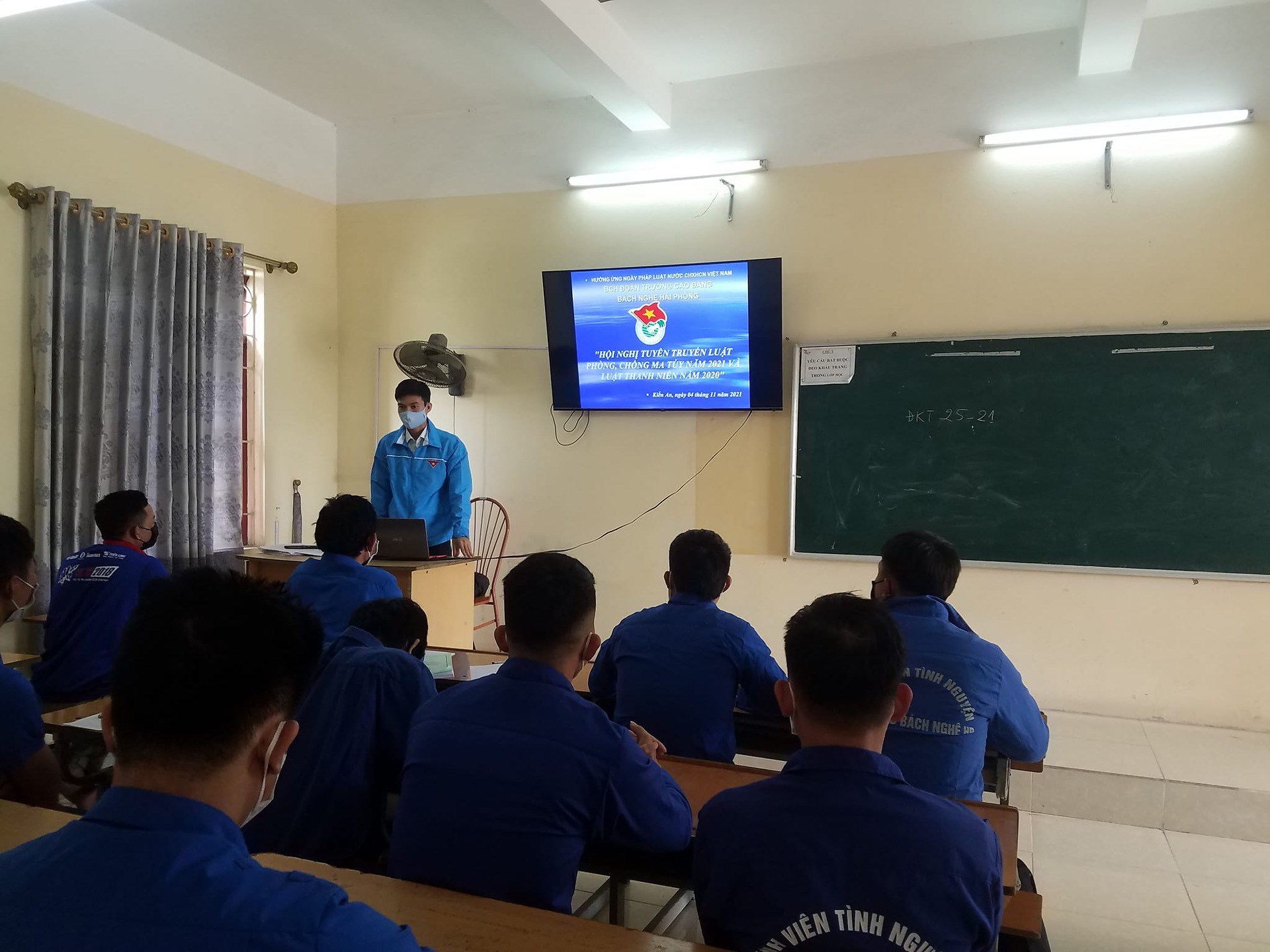 Đoàn trường Cao đẳng Bách nghệ tổ chức hội nghị tuyên truyền Luật Phòng, chống ma túy 2021 và Luật Thanh niên năm 2020