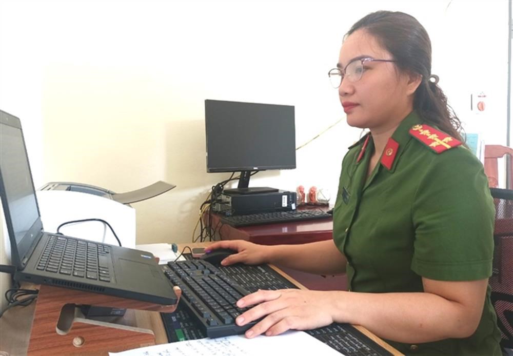 Nữ cán bộ Công an xã nhiệt huyết trong công việc, gắn bó với địa bàn, gần gũi với người dân