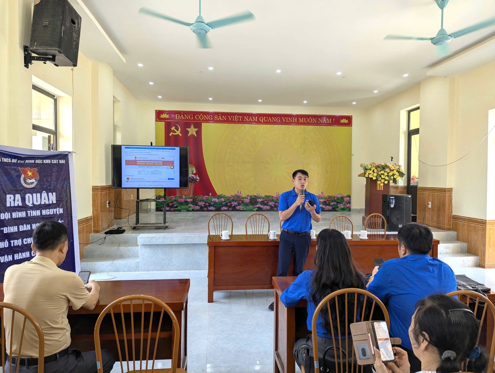BÌNH DÂN HỌC VỤ SỐ – HỖ TRỢ TẬP HUẤN NGƯỜI DÂN SỬ DỤNG DỊCH VỤ CÔNG TRỰC TUYẾN