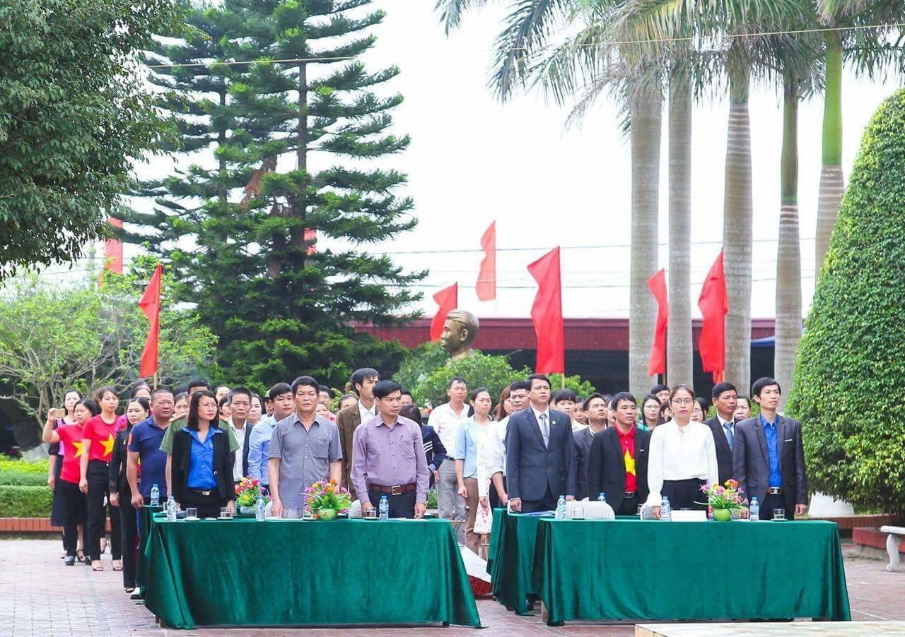 chuyên đề "Ngày hội Tôi yêu Tổ quốc tôi" và sơ kết phong trào "Em yêu trường em", năm học 2016-2017